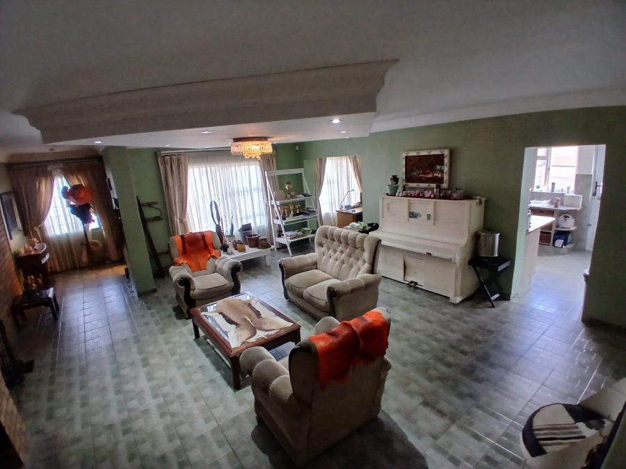 4 Bedroom Property for Sale in Devon Park Western Cape